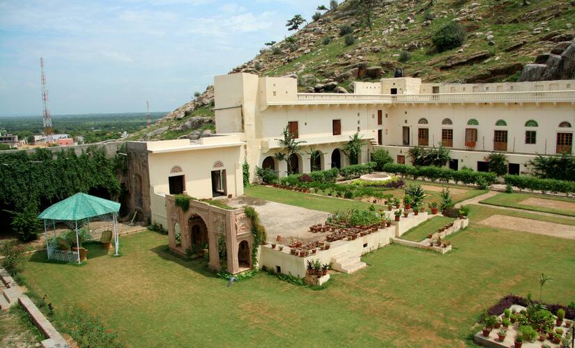 Bara Bungalow Kalwar, Rosakue Collection, Jaipur 3